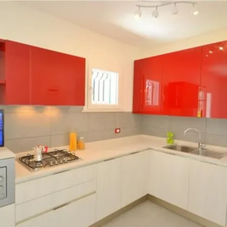 Terraced House With Swimming Pool