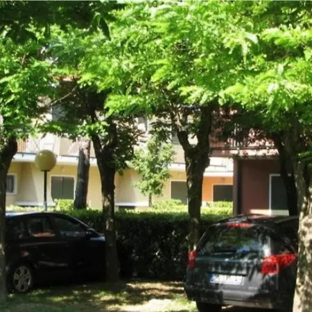 Vila Terraced House With Private Garden *