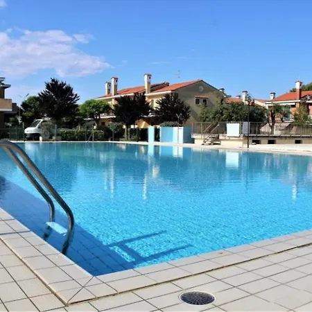 Terraced House With Swimming Pool Apartamento *
