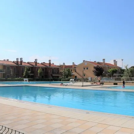 Vila Terraced House With Private Garden *